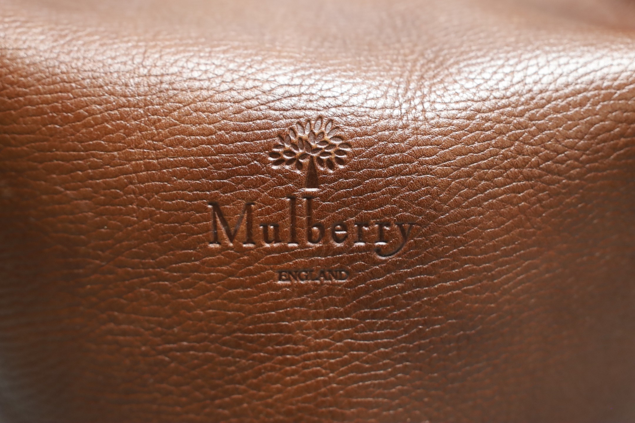A brown leather Mulberry bucket bag - serial number 621330